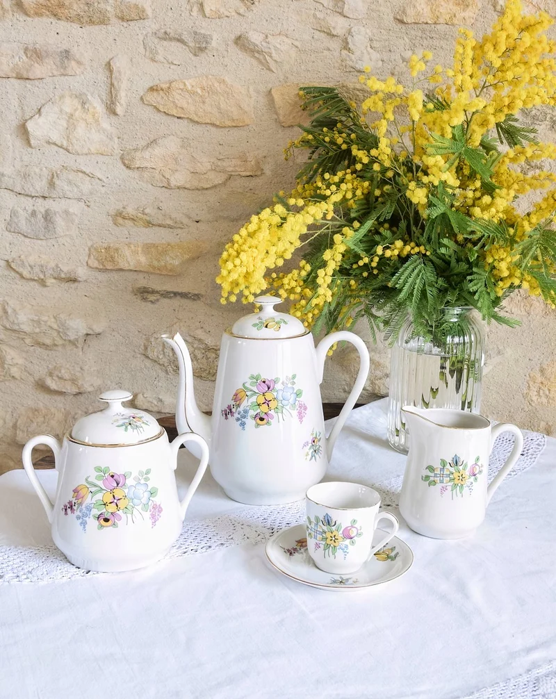 Léandre, le service à café en porcelaine N°6