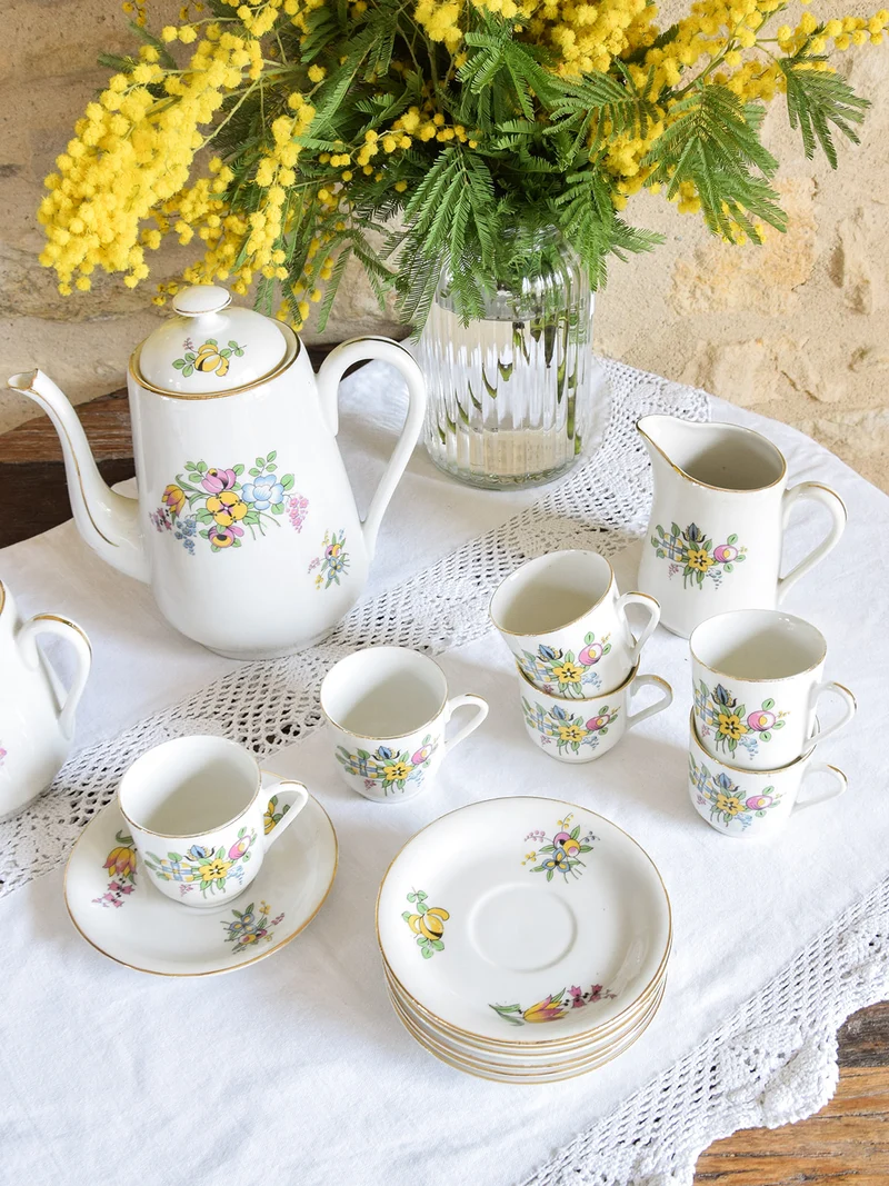 Léandre, le service à café en porcelaine N°6