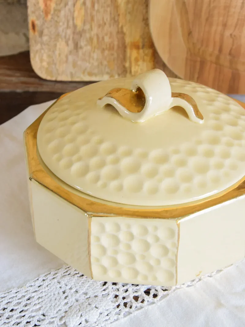 Antoinette, la bonbonnière en porcelaine N°27