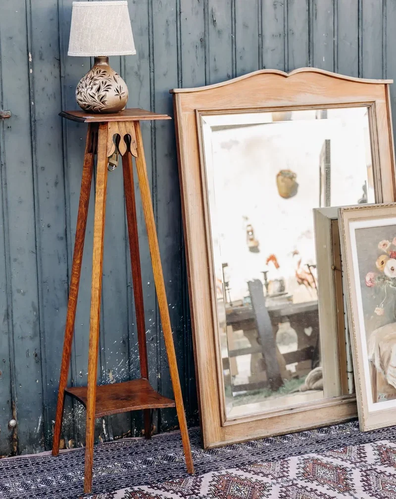 Francine, la table d'appoint en bois N°186