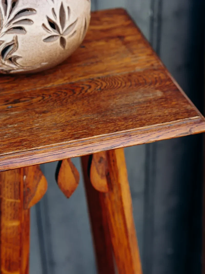 Francine, la table d'appoint en bois N°186
