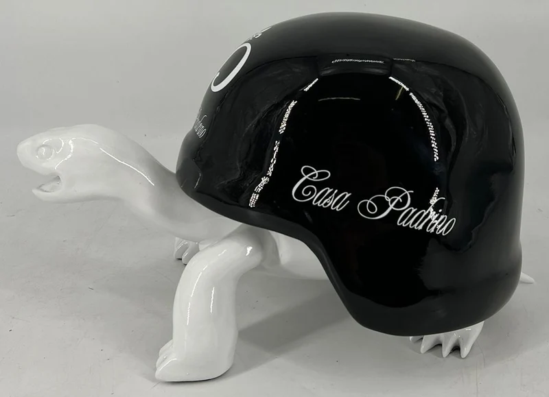 Casa Padrino Luxus Deko Figur Schildkröte Weiß / Schwarz 40 cm - Deko Accessoires