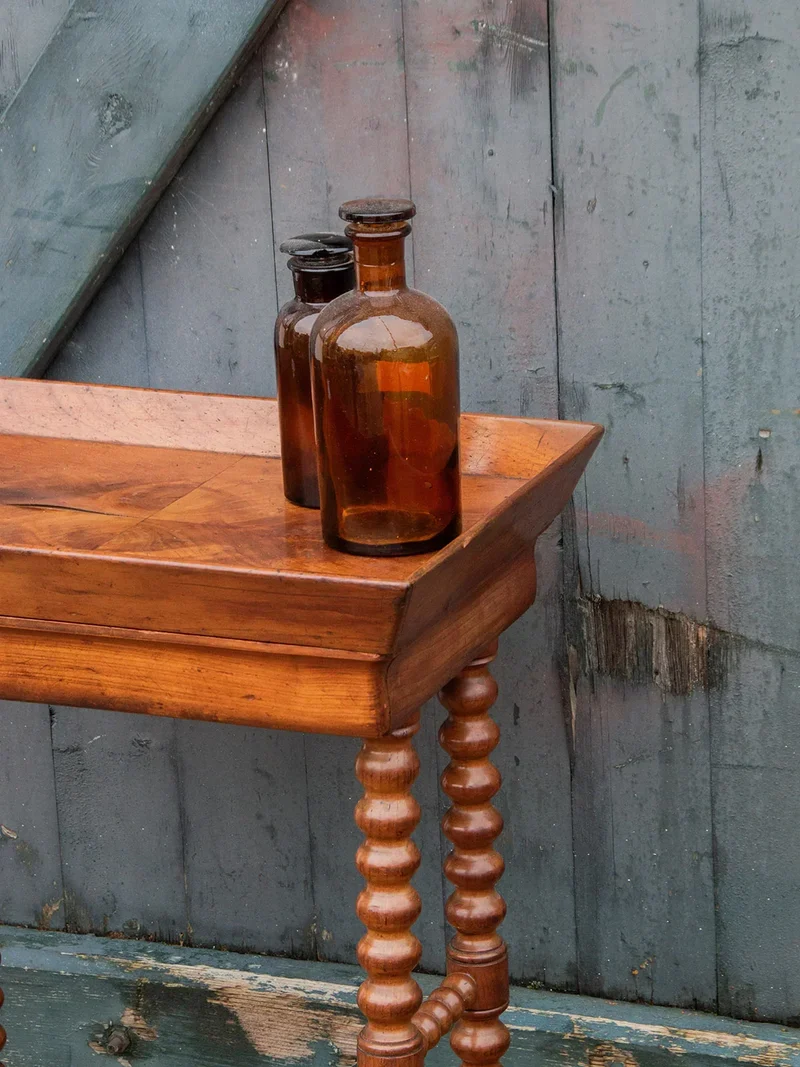 Francine, la table d'appoint en bois N°388
