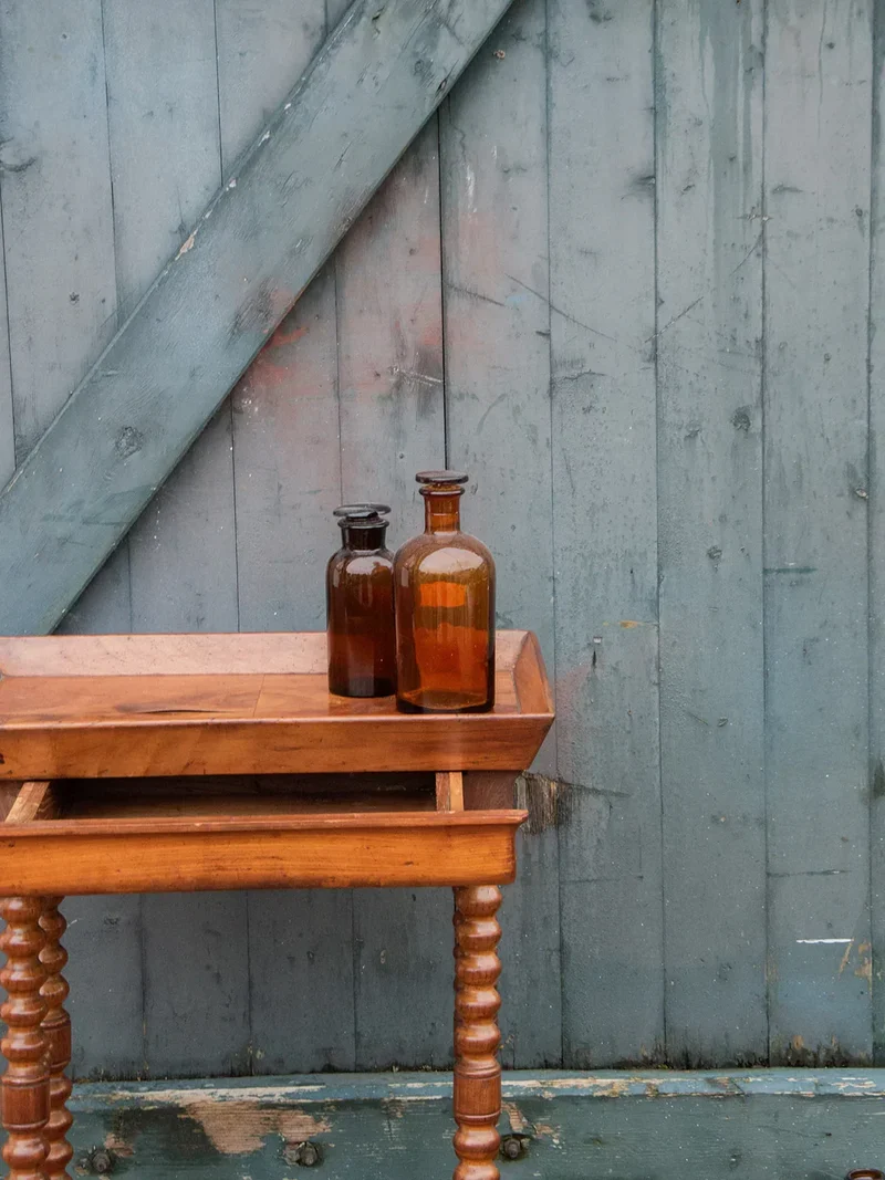 Francine, la table d'appoint en bois N°388