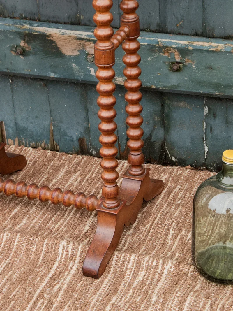 Francine, la table d'appoint en bois N°388