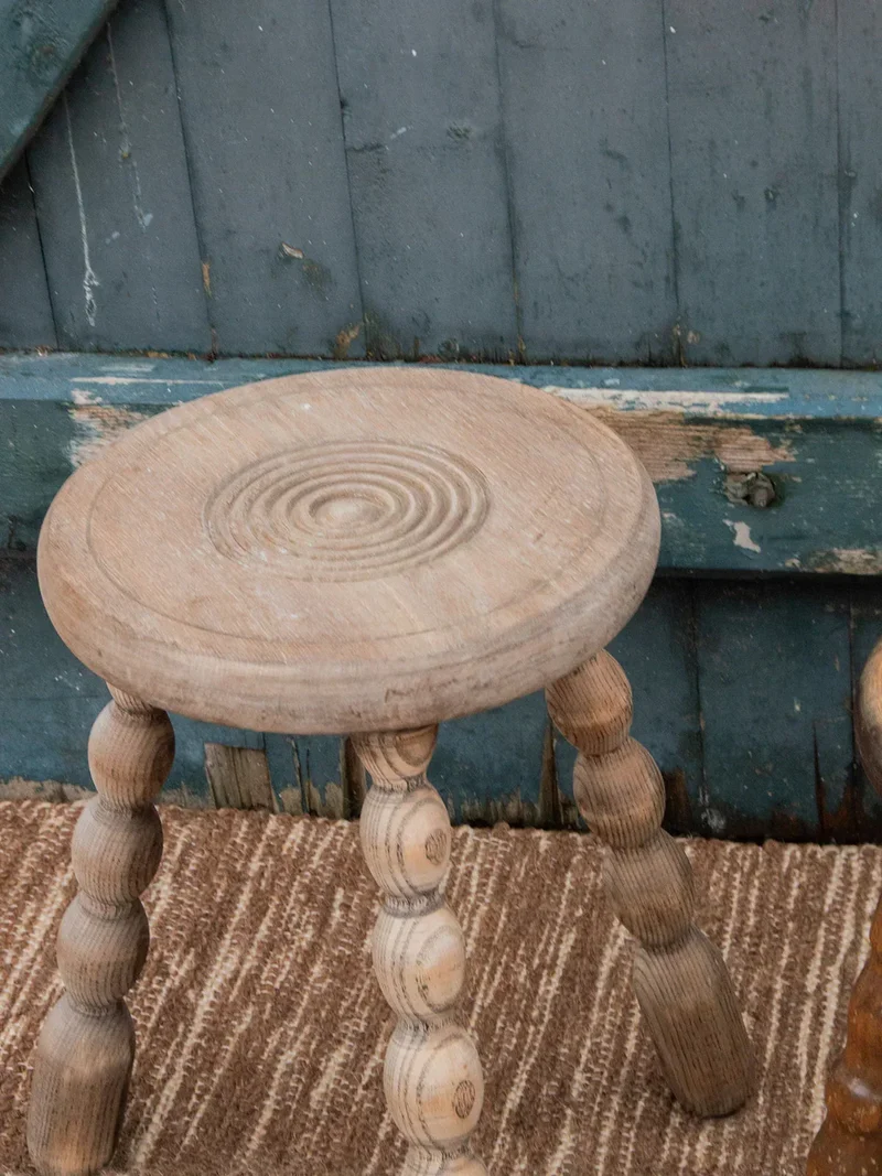 Regis, le tabouret en bois N°230