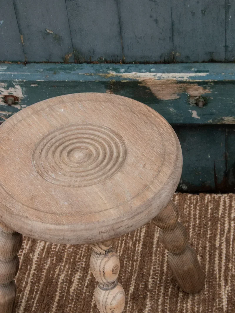 Regis, le tabouret en bois N°230