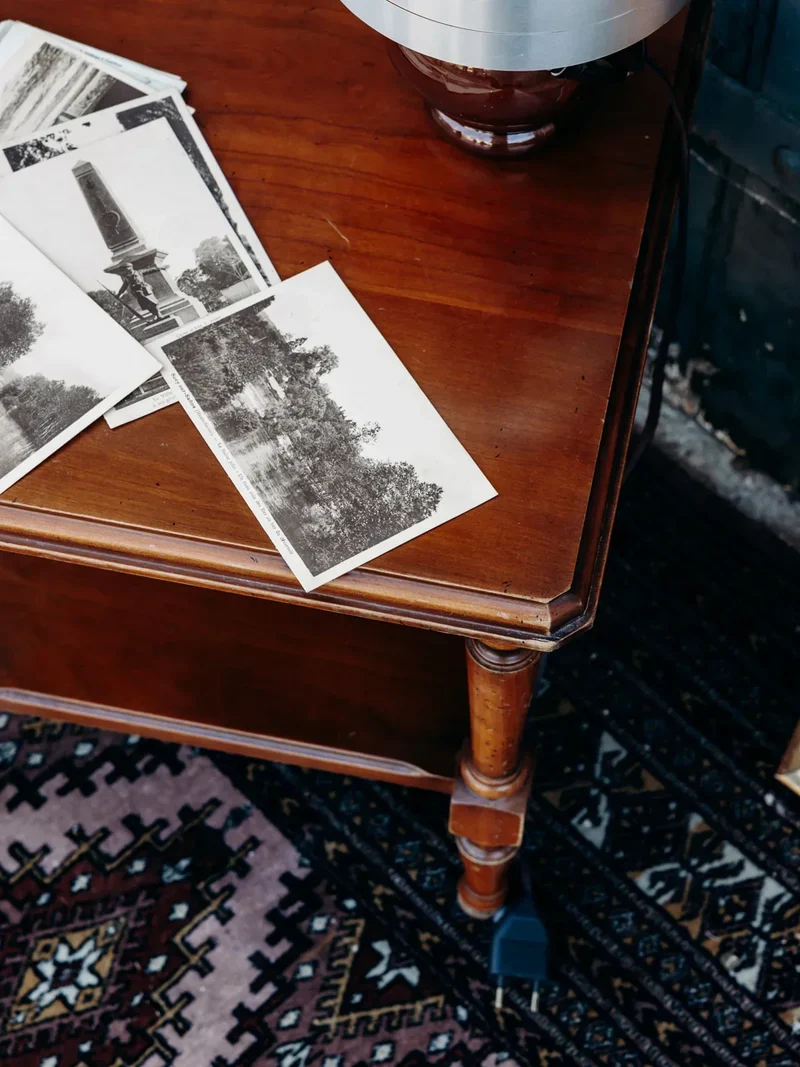 Francine, la table d'appoint en bois N°185