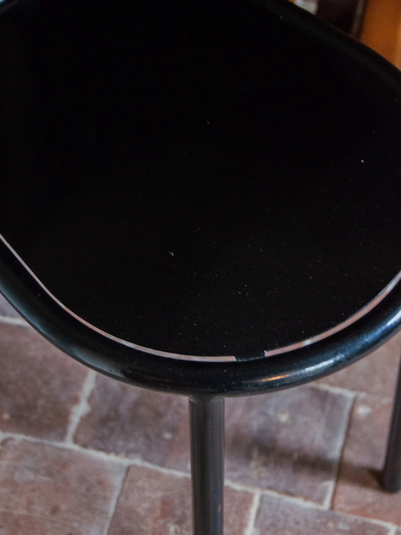 Alma, la chaise design en métal N°633