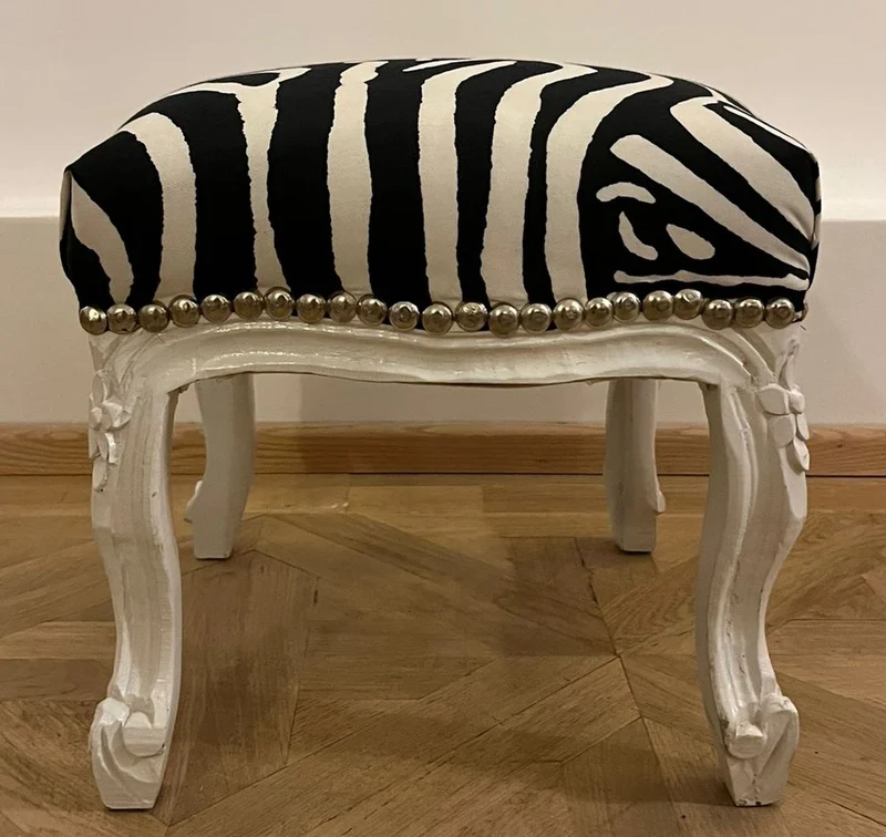 Casa Padrino Barock Fußhocker mit Zebra Design Schwarz / Weiß - Barockstil Hocker - Barock Möbel