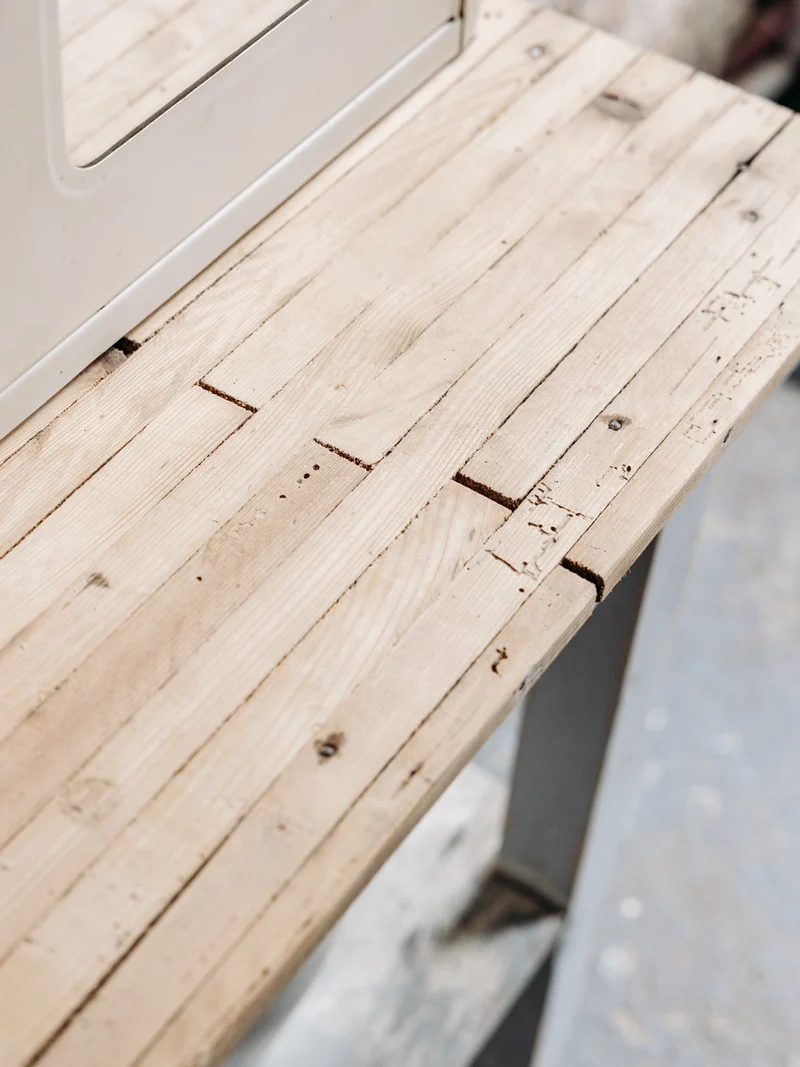 Francine, la table d'appoint en bois N°171