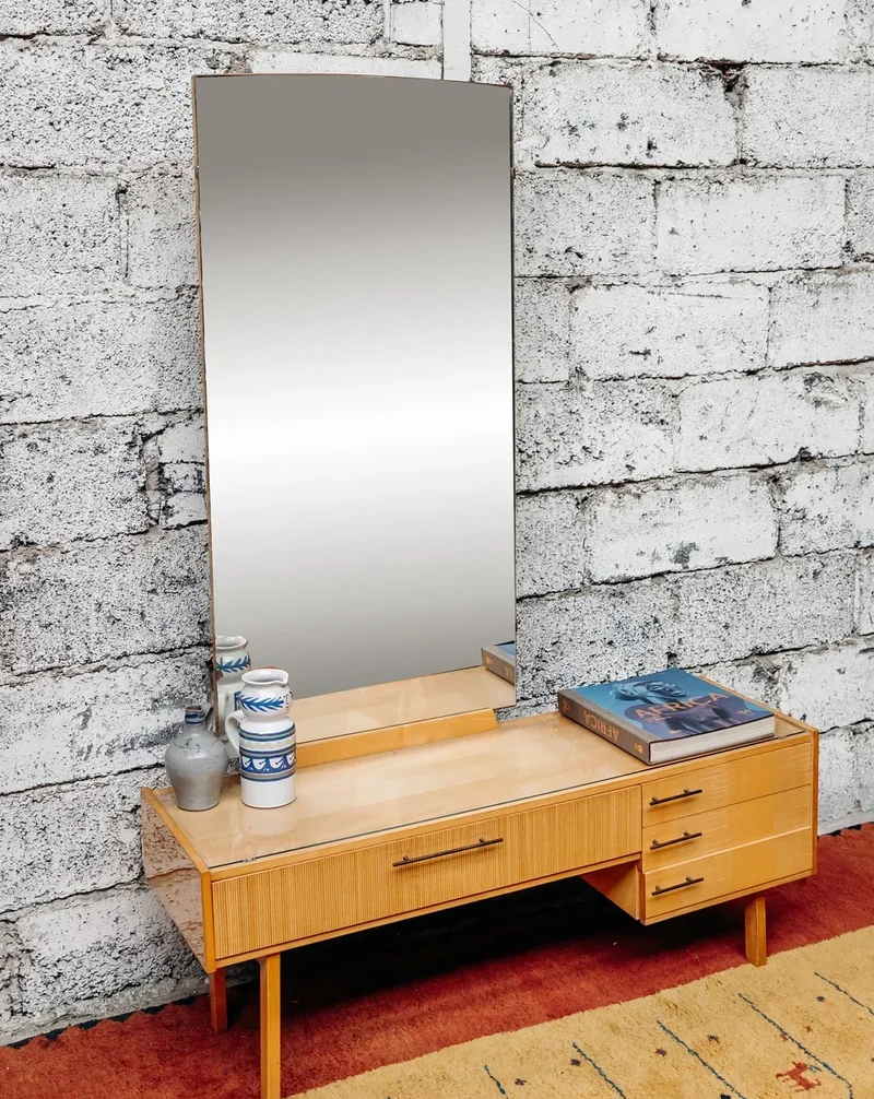 Louise, la coiffeuse basse en bois N°136