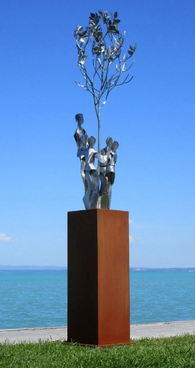 Casa Padrino XXL Garten Deko Metall Skulptur Freunde am Baum auf Säule Silber / Rost H. 260 cm