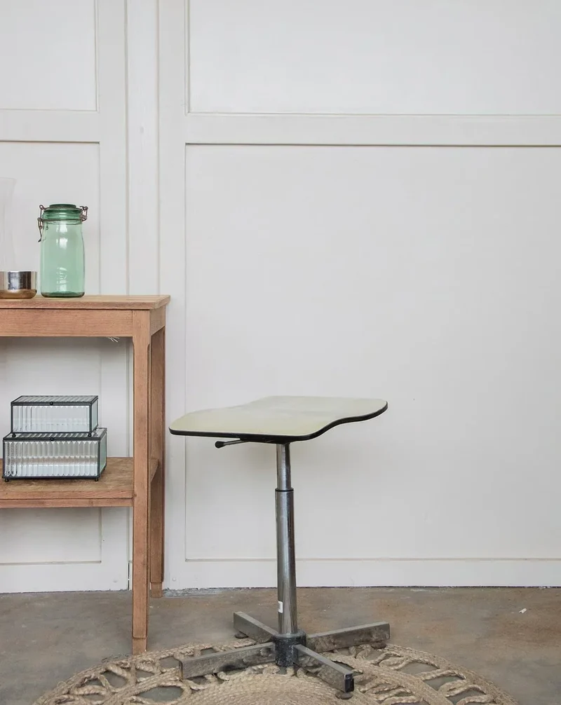 Axel, le tabouret en formica N°64