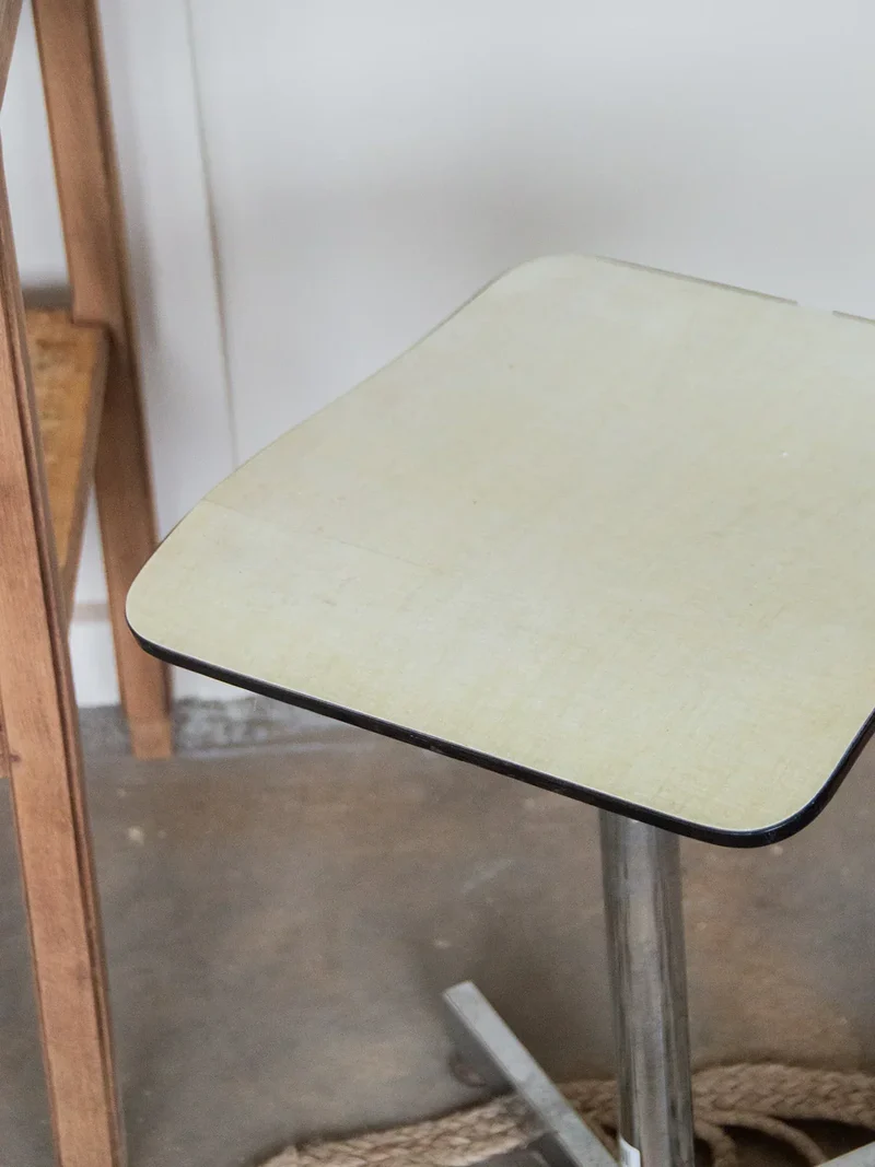 Axel, le tabouret en formica N°64