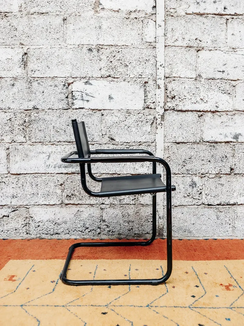 Alma, la chaise en métal N°520