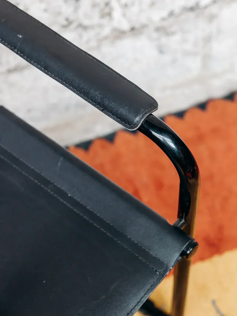 Alma, la chaise en métal N°520