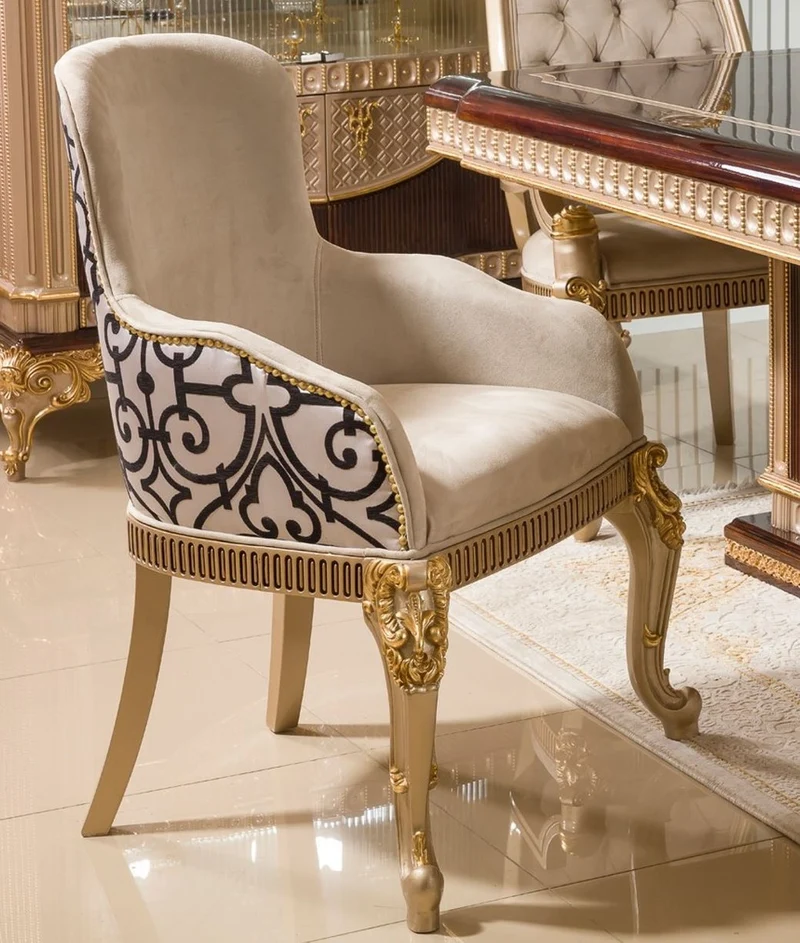 Casa Padrino Luxus Barock Esszimmer Stuhl mit Armlehnen Grau / Weiß / Schwarz / Gold H. 94 cm