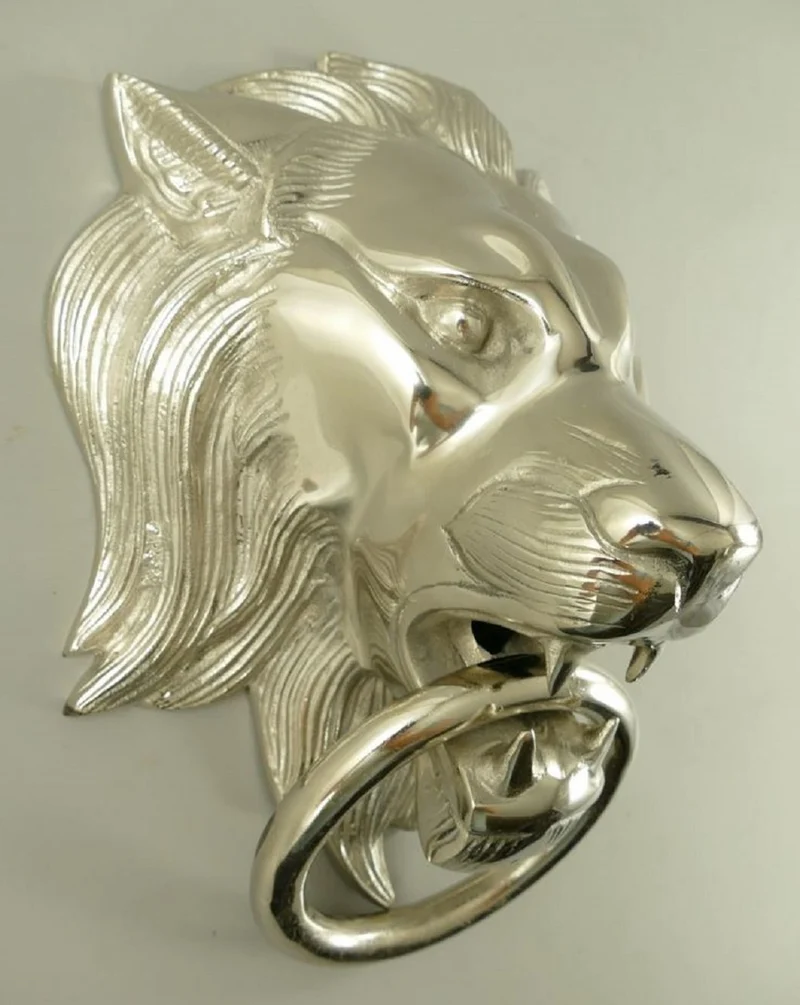 Casa Padrino Barock Aluminium Türklopfer Löwe Silber H. 40 cm - Barock Deko Accessoires