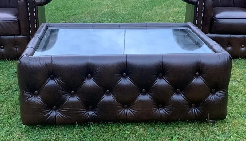 Casa Padrino Luxus Chesterfield Echtleder Couchtisch mit Glasplatte Schwarz