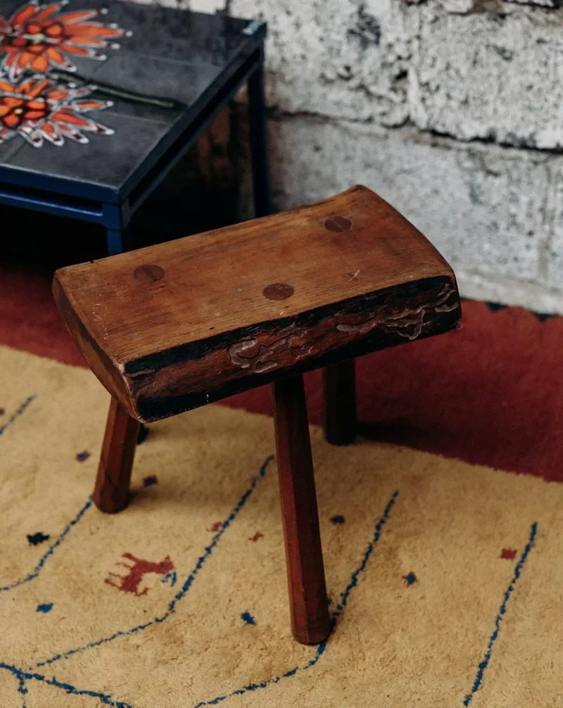 Regis, le tabouret en bois N°240
