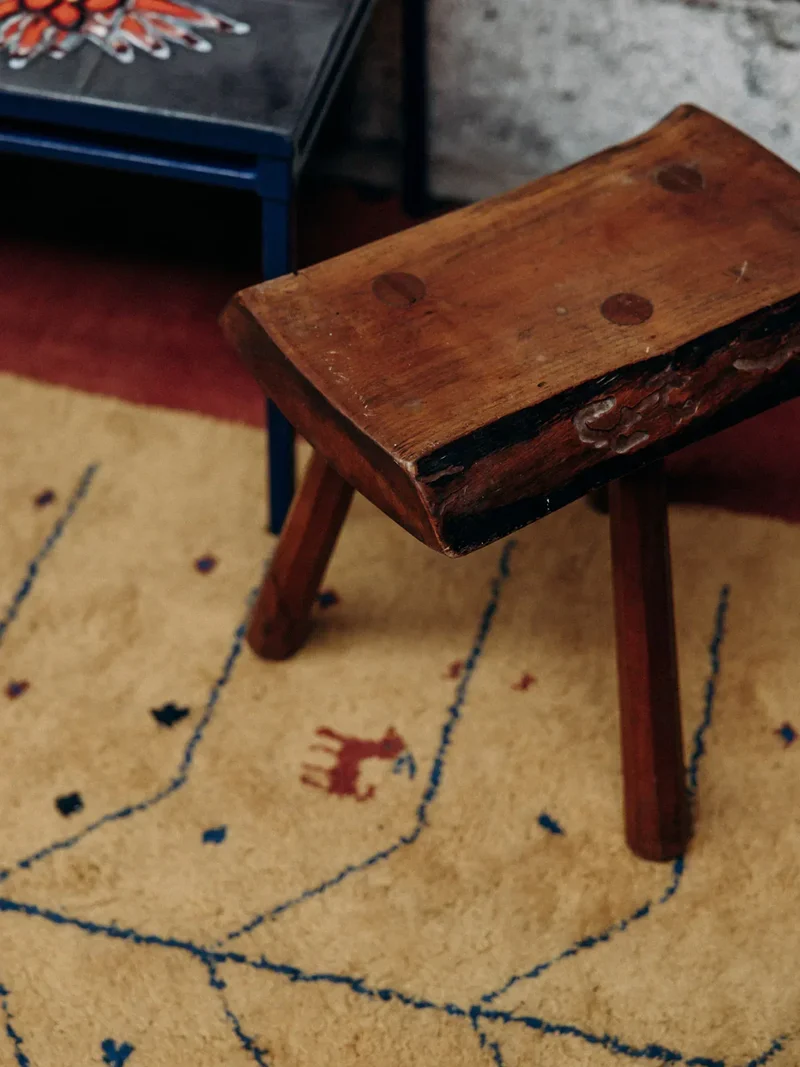 Regis, le tabouret en bois N°240