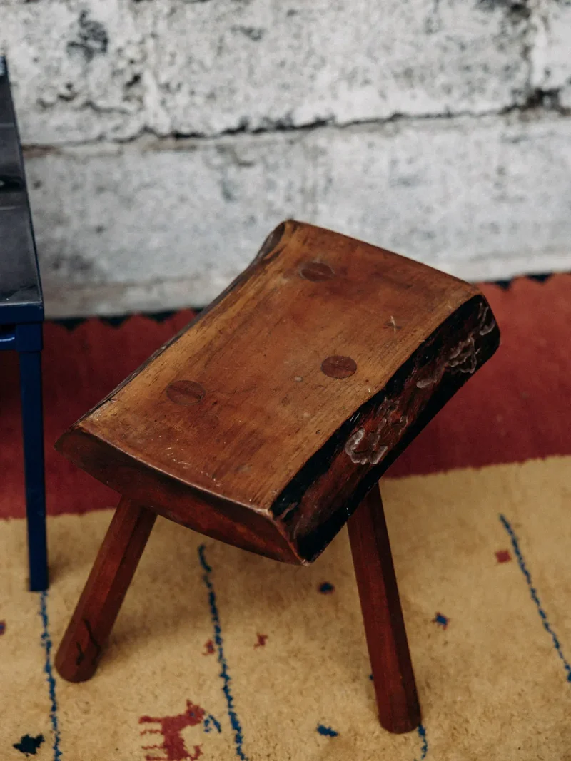 Regis, le tabouret en bois N°240