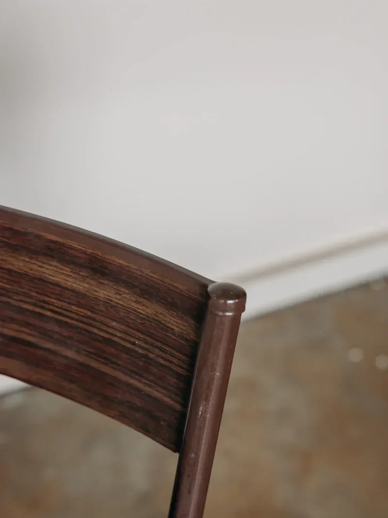Alma, la chaise en métal N°648