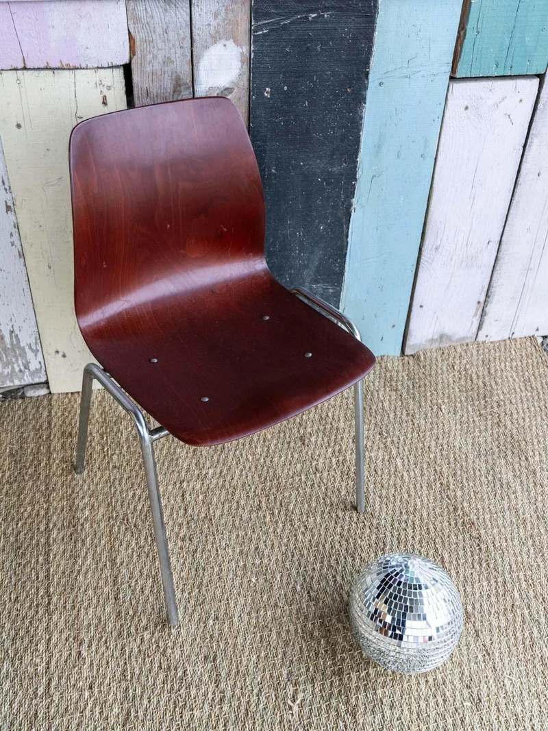 Alma, la chaise en bois N°649
