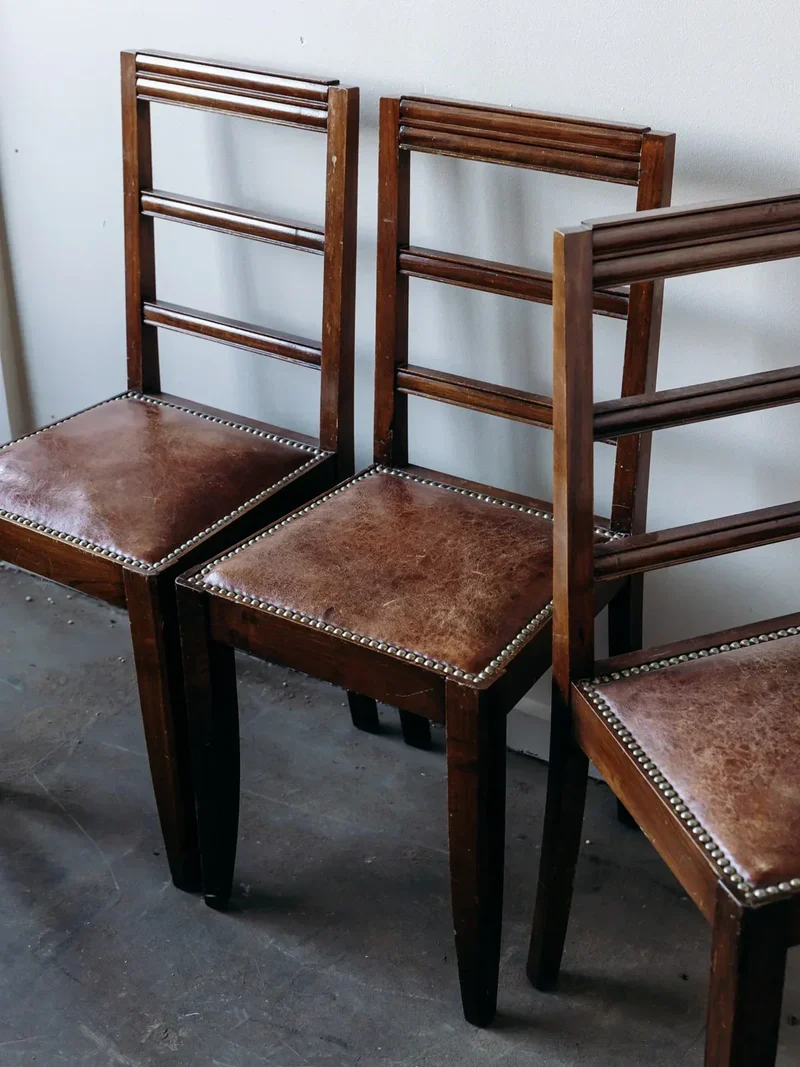 Claude, la chaise en cuir N°201