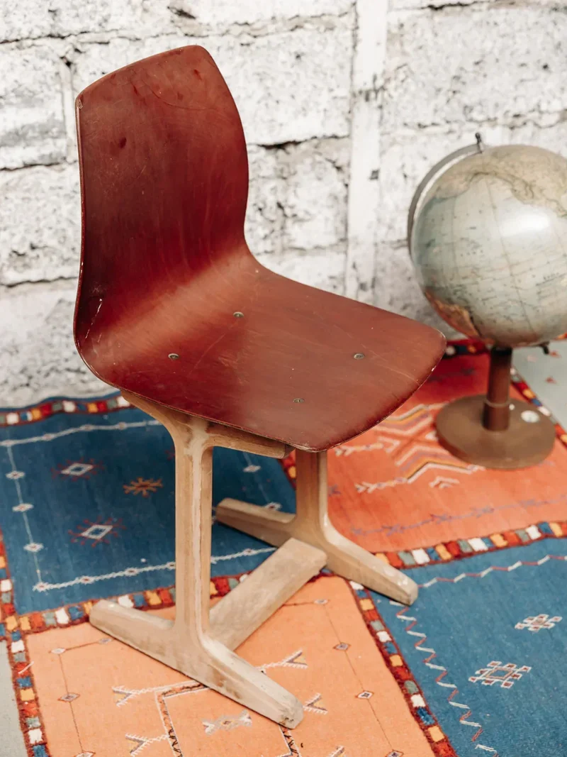Claude, la chaise en bois N°595