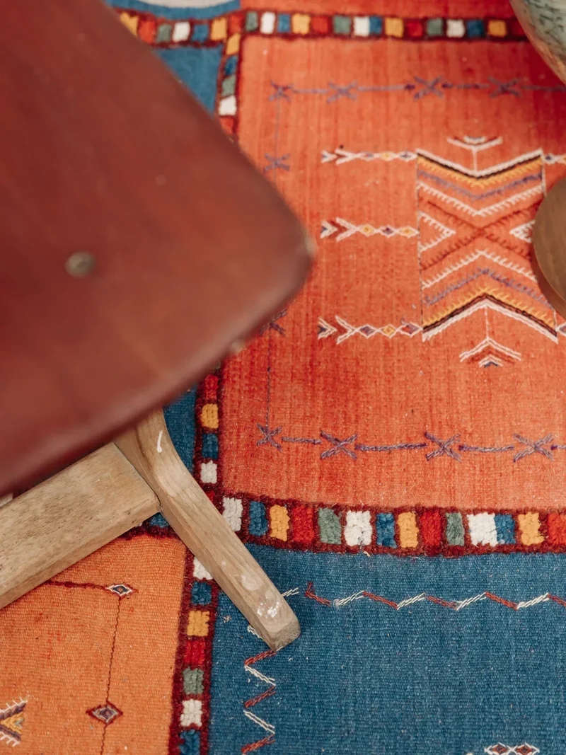 Claude, la chaise en bois N°595