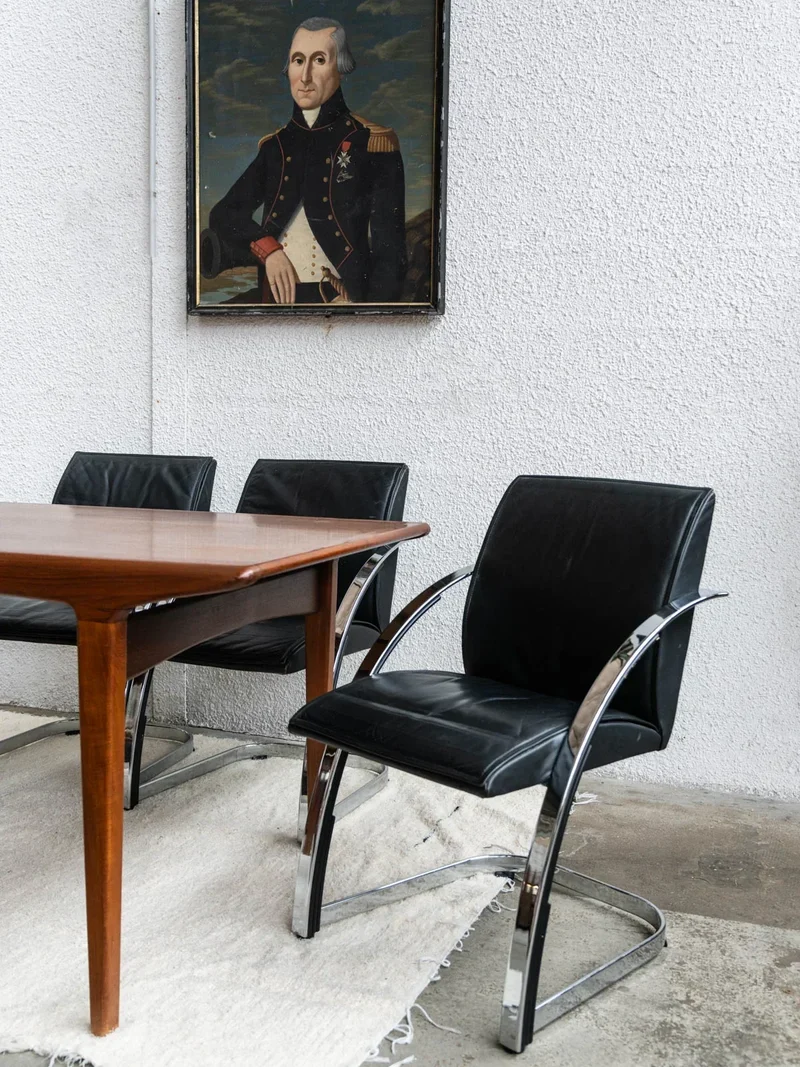 Jakob, le fauteuil en cuir N°76
