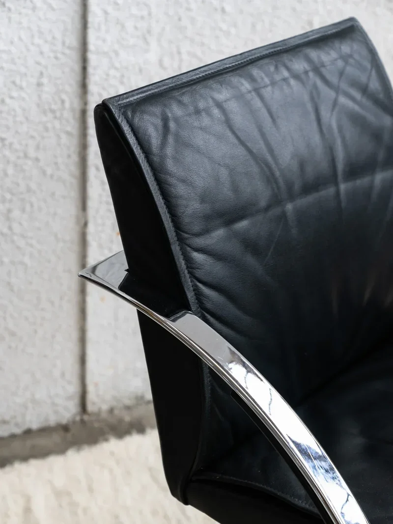 Jakob, le fauteuil en cuir N°76