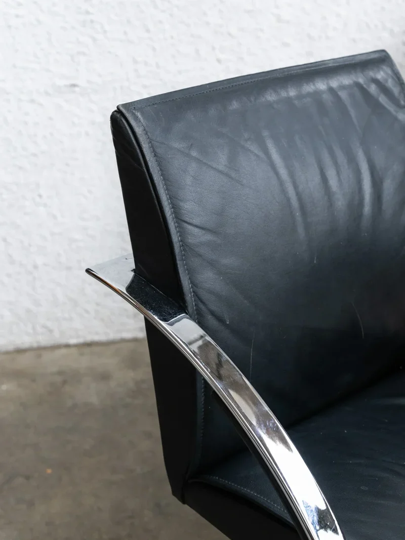 Jakob, le fauteuil en cuir N°76