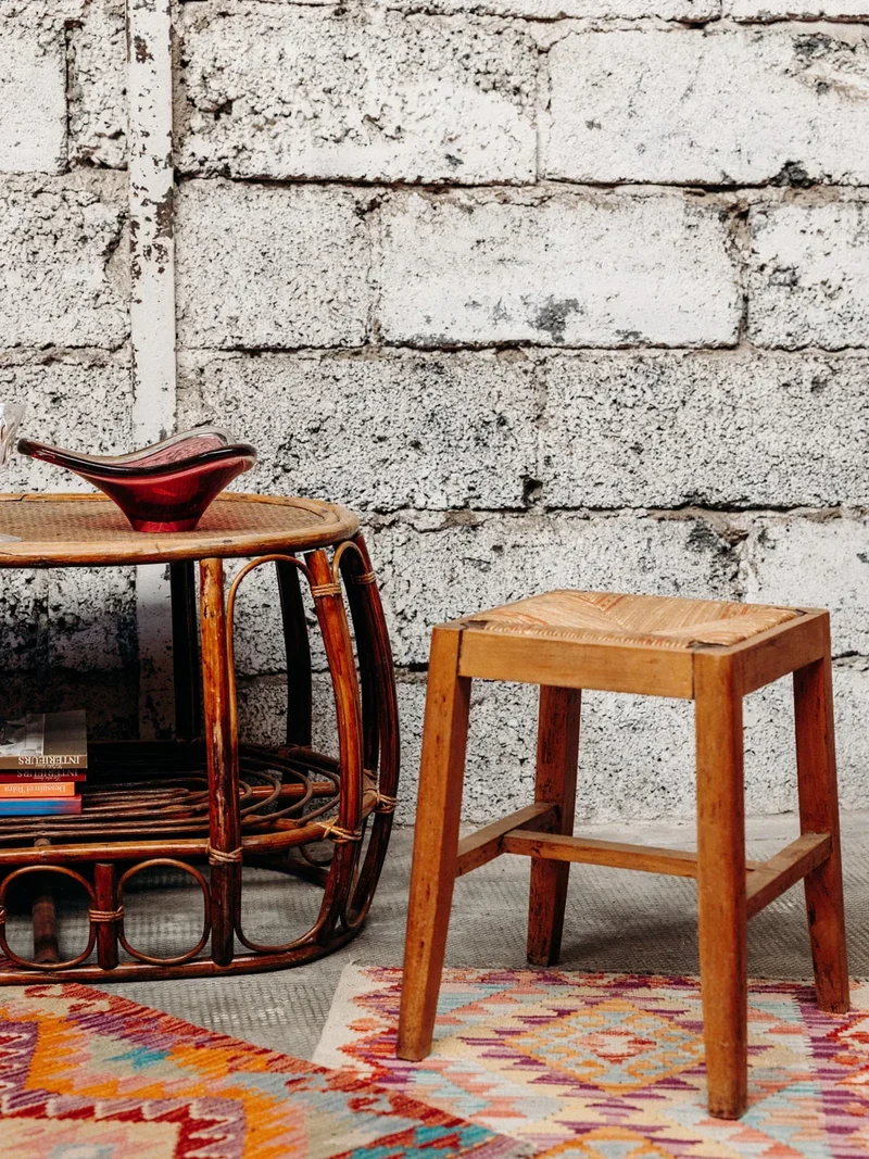 Regis, le petit tabouret en paille N°95