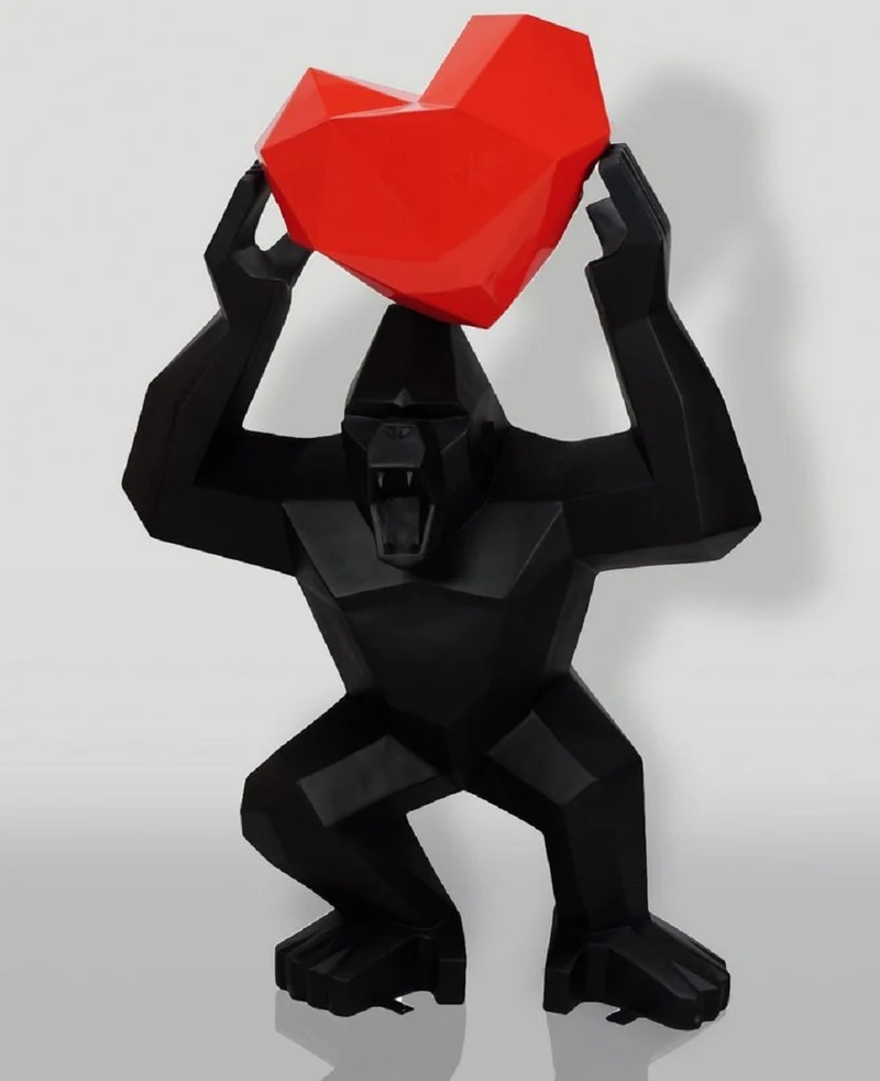 Casa Padrino XXL Deko Skulptur Gorilla mit Herz Schwarz / Rot H. 146 cm