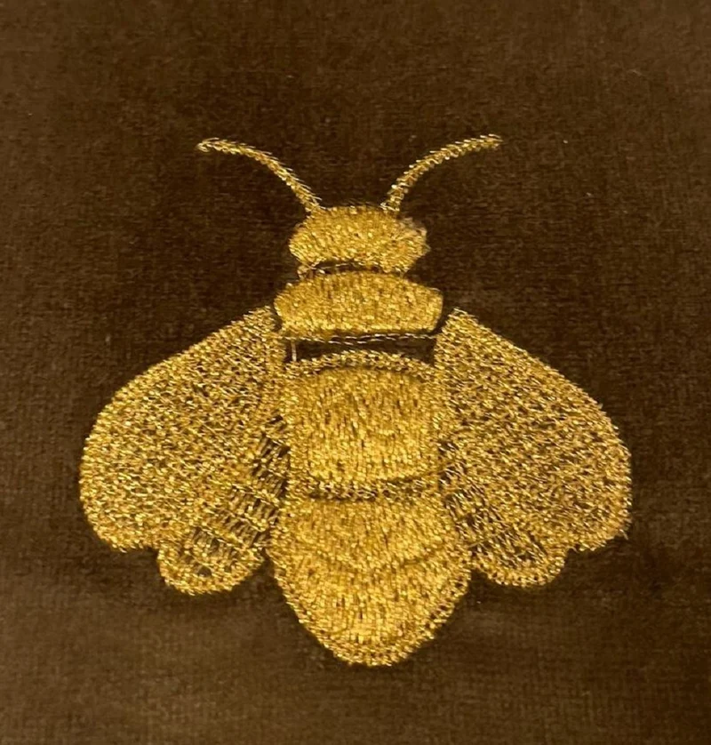 Casa Padrino Luxus Deko Kissen mit Troddeln Biene Oliv / Gold 45 x 45 cm