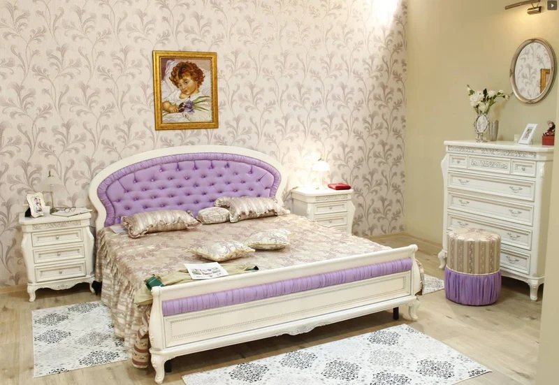 Casa Padrino Luxus Barock Doppelbett mit Glitzersteinen Lila / Weiß - Prunkvolles Massivholz Bett - Luxus Schlafzimmer Möbel im Barockstil - Barock Schlafzimmer Möbel - Edel & Prunkvoll