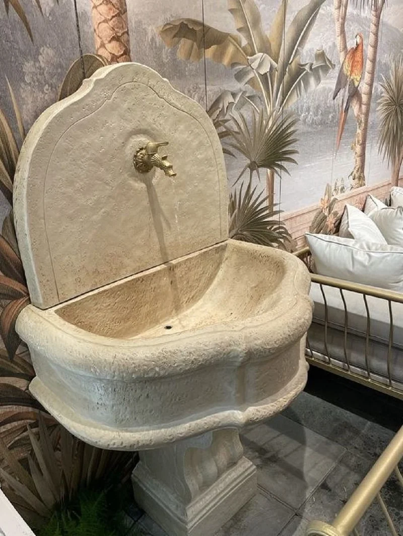 Casa Padrino Luxus Barock Wandbrunnen Grau 85 x 58,5 x H. 146 cm - Prunkvoller Barockstil Keramik Brunnen - Barock Garten Brunnen - Barock Deko Accessoires