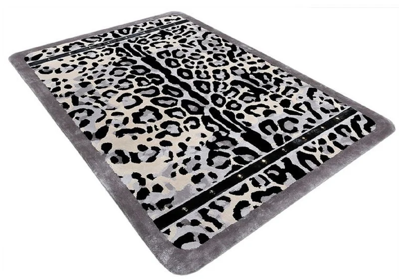 Casa Padrino Luxus Teppich mit Leoparden Design Grau / Creme / Schwarz 160 x 230 cm - Rechteckiger Wohnzimmer Teppich - Moderner Schlafzimmer Teppich - Luxus Interior - Luxus Qualität