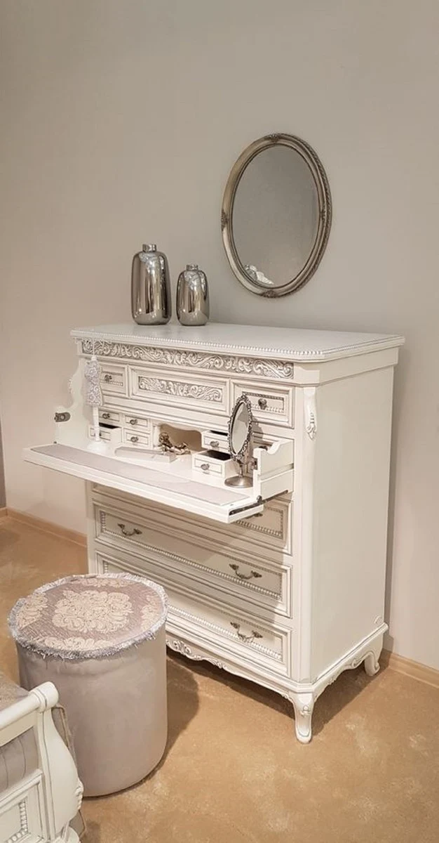Casa Padrino Luxus Barock Kommode Weiß / Grau / Antik Silber - Prunkvolle Barockstil Schlafzimmer Kommode - Luxus Schlafzimmer Möbel im Barockstil - Barock Schlafzimmer Möbel