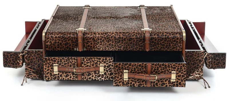 Casa Padrino Luxus Couchtisch in Koffer Optik Leopard / Braun / Messing 140 x 85 x H. 43 cm - Koffer Wohnzimmertisch mit Schubladen und Barfächer - Wohnzimmer Möbel - Luxus Möbel in Koffer Optik
