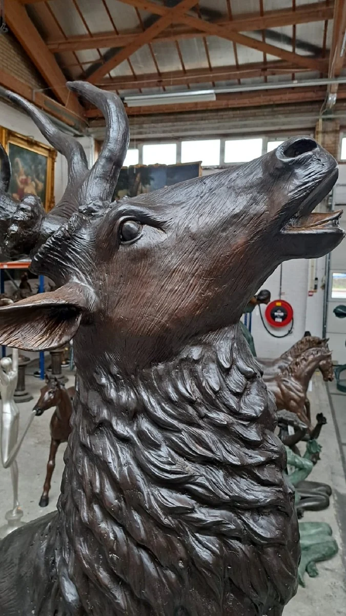 Casa Padrino Luxus Bronze Deko Skulptur Hirsch H. 248 cm - Riesiege Bronze Skulptur - Lebensgroße Tierfigur - XXL Bronze Hirsch Figur - XXL Garten Skulptur - Luxus Garten Deko