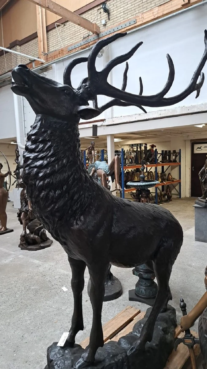 Casa Padrino Luxus Bronze Deko Skulptur Hirsch H. 248 cm - Riesiege Bronze Skulptur - Lebensgroße Tierfigur - XXL Bronze Hirsch Figur - XXL Garten Skulptur - Luxus Garten Deko