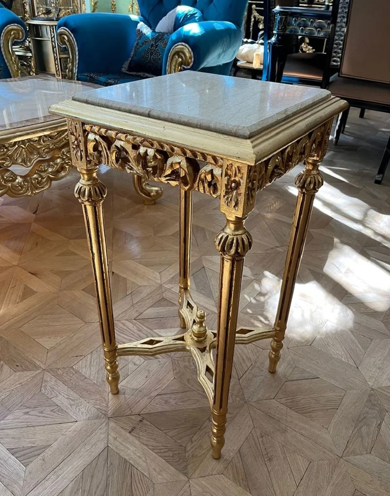 Casa Padrino Barock Beistelltisch Gold / Grau - Quadratischer Antik Stil Tisch mit Marmorplatte - Wohnzimmer Möbel im Barockstil - Antik Stil Möbel - Barock Möbel