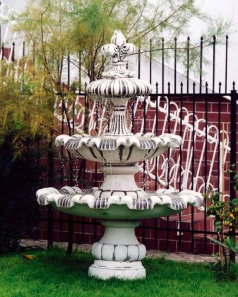 Casa Padrino Barock Springbrunnen mit dekorativer Lilie Weiß / Braun Ø 129 x H. 175 cm - Prunkvoller Gartenbrunnen im Barockstil - Runder Gartendeko Stein Brunnen - Barock Garten Deko Accessoires