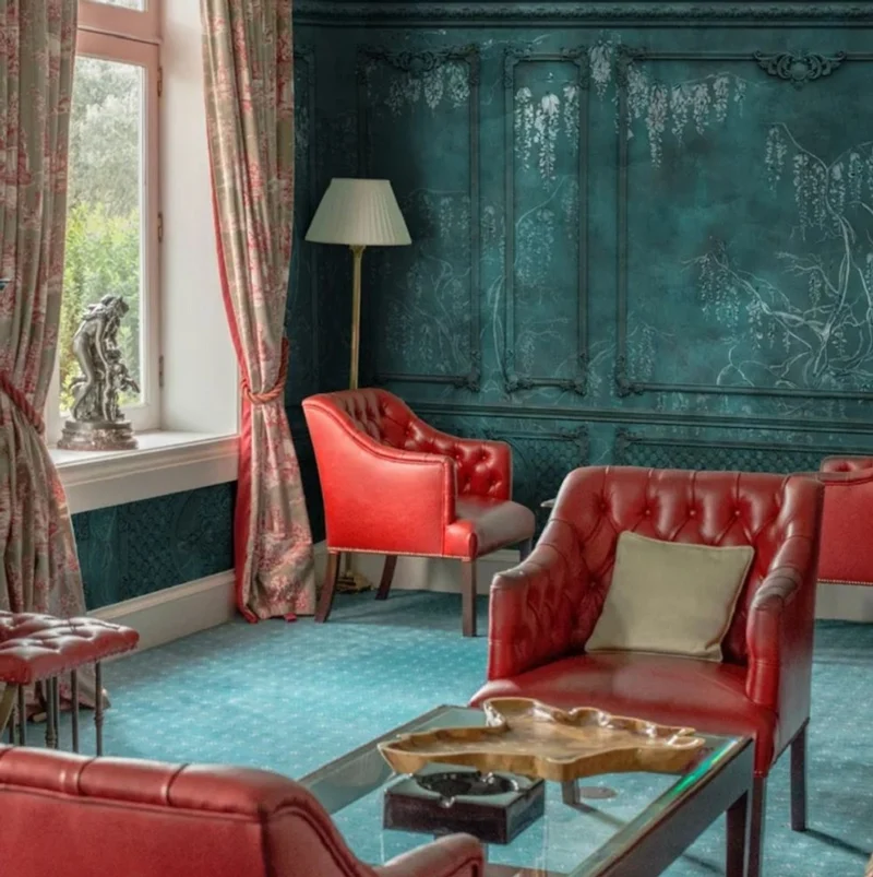 Casa Padrino Luxus Barock Vliestapete Antik Grün / Weiß - Barockstil Wohnzimmer Tapete mit elegantem Stuck Muster - Wanddeko im Barockstil - Barock Tapeten - Tapeten im Barockstil