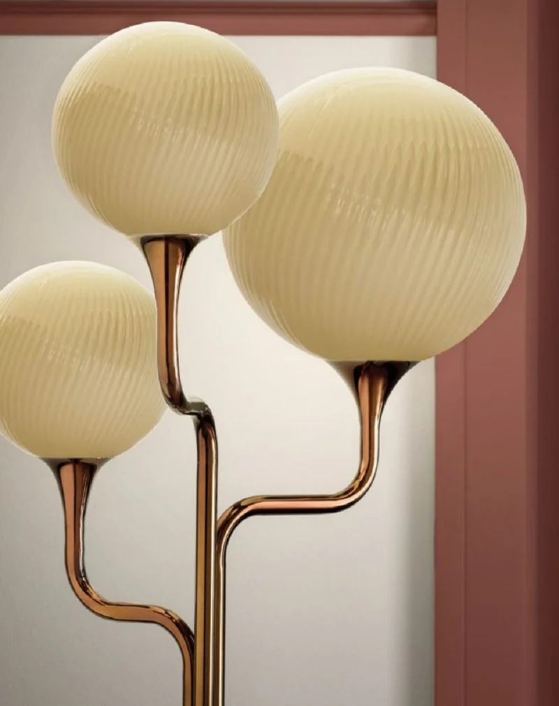 Casa Padrino Luxus Stehleuchte Kupfer / Beige 52 x 45 x H. 170 cm - Metall Stehlampe mit Glas Lampenschirmen - Luxus Stehleuchten - Luxus Qualität - Made in Italy