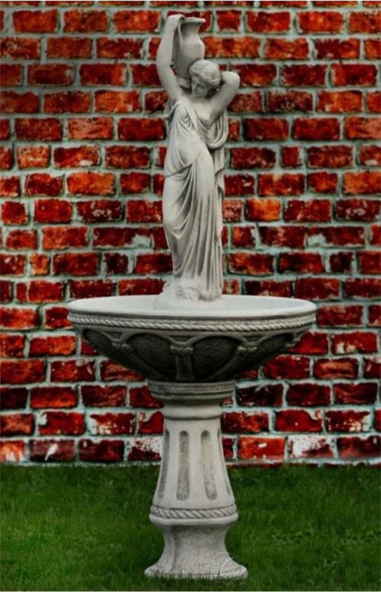Casa Padrino Barock Springbrunnen Frau mit Krug Grau Ø 78 x H. 175 cm - Prunkvoller Gartenbrunnen im Barockstil - Runder Gartendeko Stein Brunnen - Barock Garten Deko Accessoires